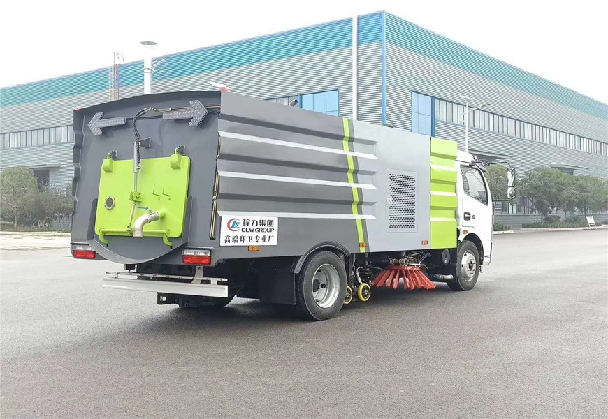 東風多利卡掃路車后側(cè)方圖片