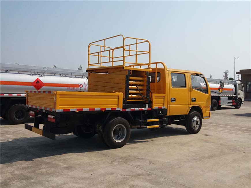 東風(fēng)8米、10米升降平臺車